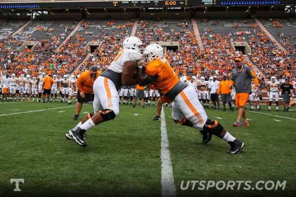 Vol_Football's tweet photo. More than 150 @Vol_Photos from #VolsOpenPractice including @UTCoachJones, @CurtMaggitt & more
http://t.co/DZnqkBIdRA http://t.co/GudHYIkulI
