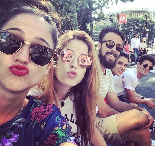 CamiMRL's tweet photo. 💞💞
Reencuentro http://t.co/hO9X9J9tBY