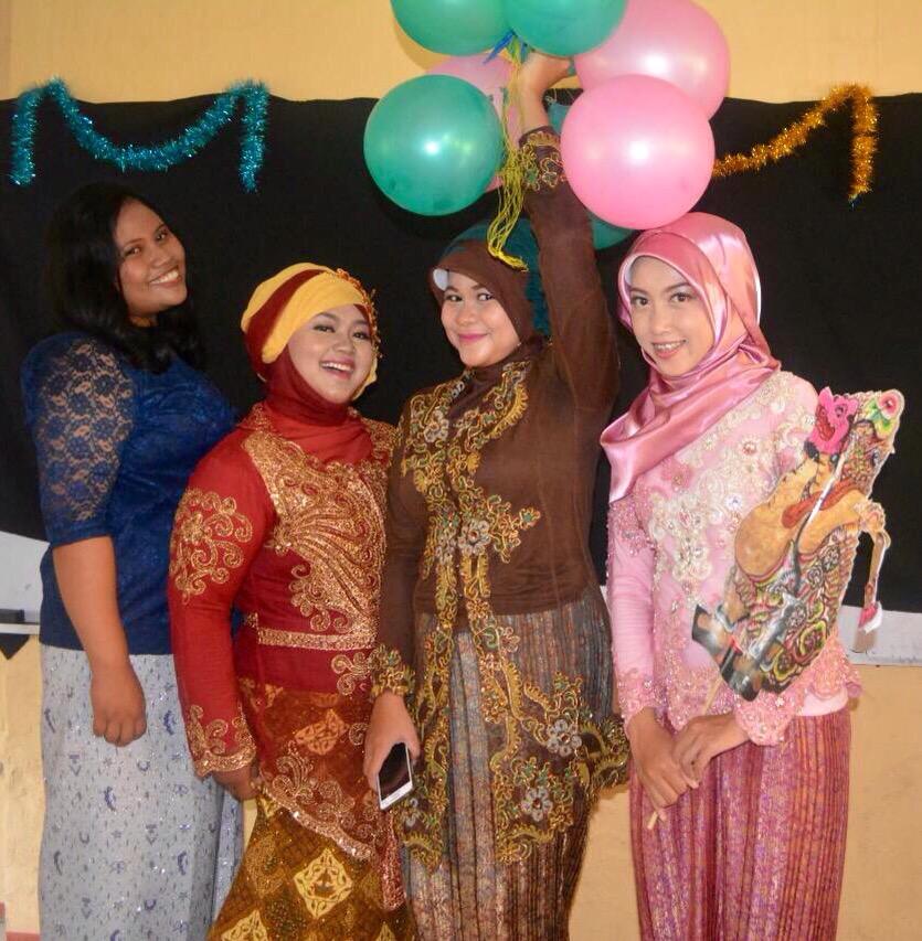 Ya ini sahabat rasa sodara,kangen bgt.sabarnya mereka d aku.aku yg paling bawel,selalu ilang,resek bgt aku.miss you❤️