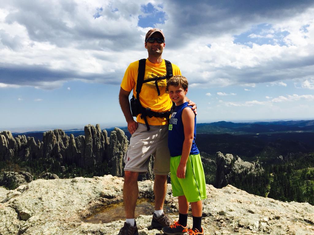 robhallSD's tweet photo. Hiking #littledevilstower http://t.co/UMCzLpueZg