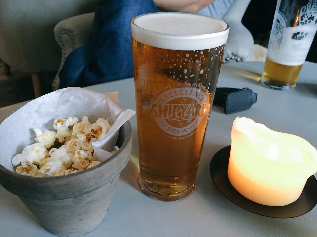 burycooper's tweet photo. Catch up drinks @thenewcoach with @DAVE_R0B0 perfect pint of @ShipyardBrewing #craftbeer http://t.co/RkqVYTNFUQ