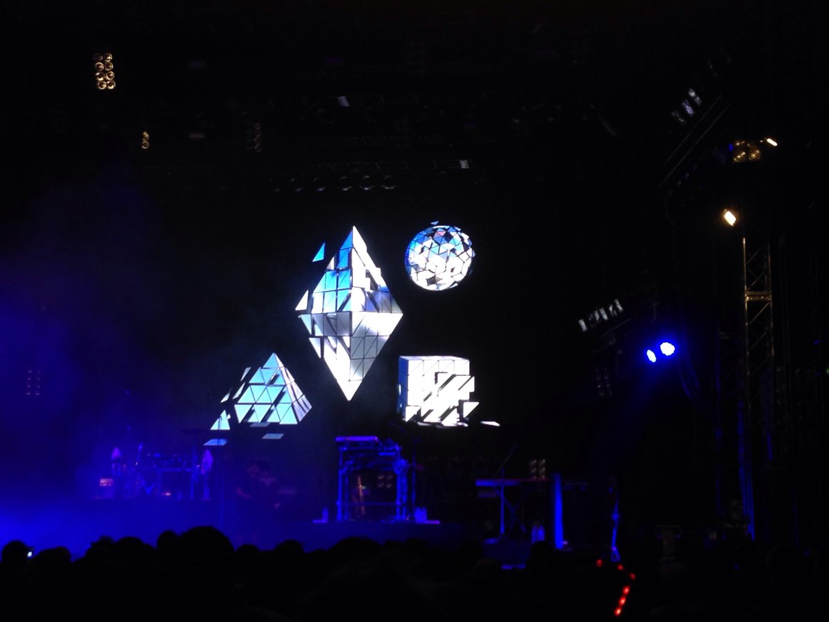hida2's tweet photo. Clean Banditは予想通りライブうまい！Rather Beはもちろんやけど他のアルバムの曲も盛り上がったなー http://t.co/KIpy3FUXYw