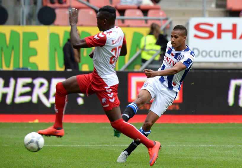 scHeerenveen's tweet photo. De late treffer van Slagveer in beeld. We nemen een puntje mee terug naar Friesland. #utrhee http://t.co/8ocW0bUuf7