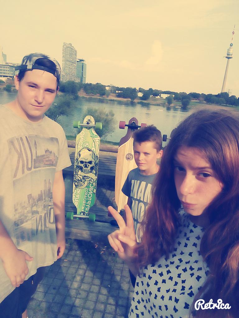 Girl290801's tweet photo. Longboard fahren auf der Donauinsel ❤
Ur geeeeil mit euch 😍✋ http://t.co/oTIQ3l2fKt