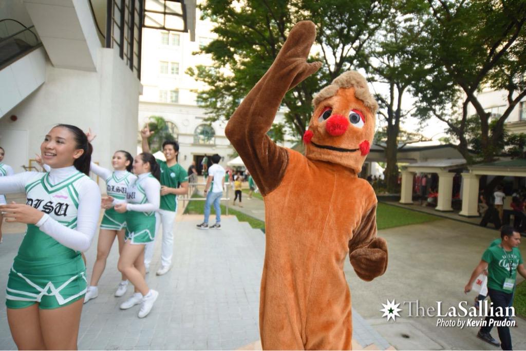 nicolekidman__'s tweet photo. Omg I have a photo with the uhm.......idk anong animal ka ba kuya π #LPEP2k15 http://t.co/nX81Qkb2Xa