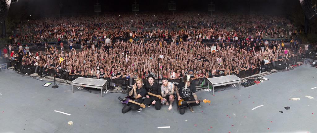 falloutboy's tweet photo. 8.5.15 - Sacramento, CA @ Sleep Train Amphitheater #BoysOfZummer http://t.co/XEsvvtwAh7