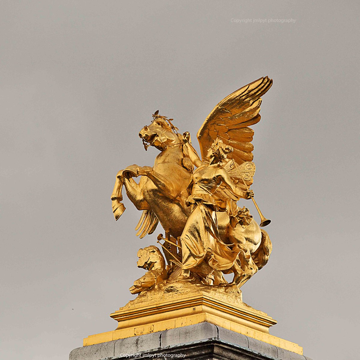 jmlpyt's tweet photo. #Pont #Alexandre III #Paris #France 
Détails, statue sur le pont
#parisjetaime #alexander3 #bridge #tourism #art http://t.co/jH0b07IYZO