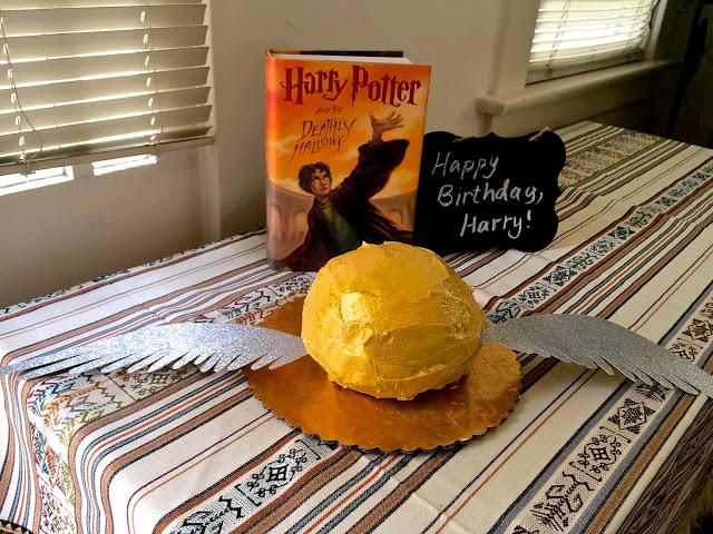 Love this Harry Potter snitch cake!  