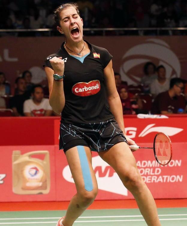 BICAMPEONA!!!! <a href="/caro_marin2/">Carolina</a> hace historia. Primera jugadora en revalidar título mundial. ENHORABUENA!!!!! #bádminton