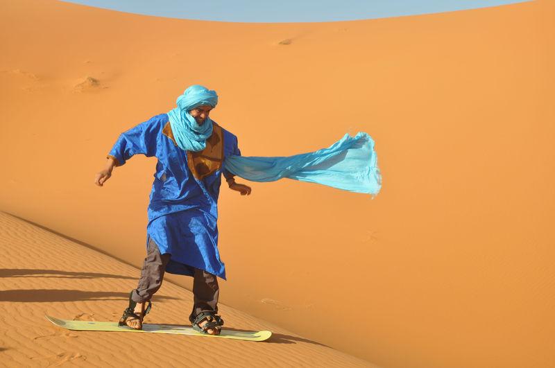 caravaneddesert's tweet photo. dune surfing in the #GrandErgOriental #tunisie #sahara #douz #تونس_المزيانة http://t.co/WxOwwVYITk