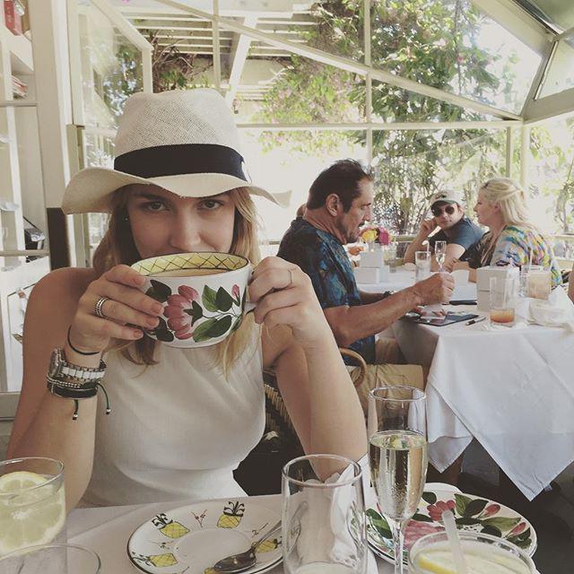 nathalia73's tweet photo. Coffee size just right. 💯 http://t.co/iPZ5wy6CxS http://t.co/UehjGFmcAk
