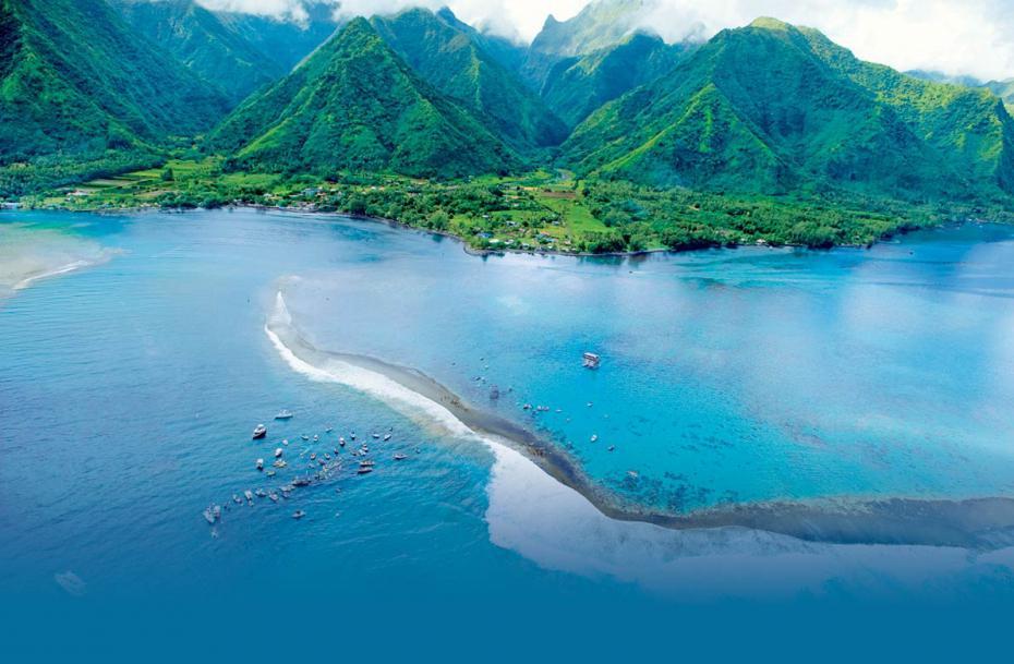maliamanuel's tweet photo. Love watching the #BillabongProTahiti @WSL. The guys make it look so easy to ride the barrel. http://t.co/x8MoCnzYCg