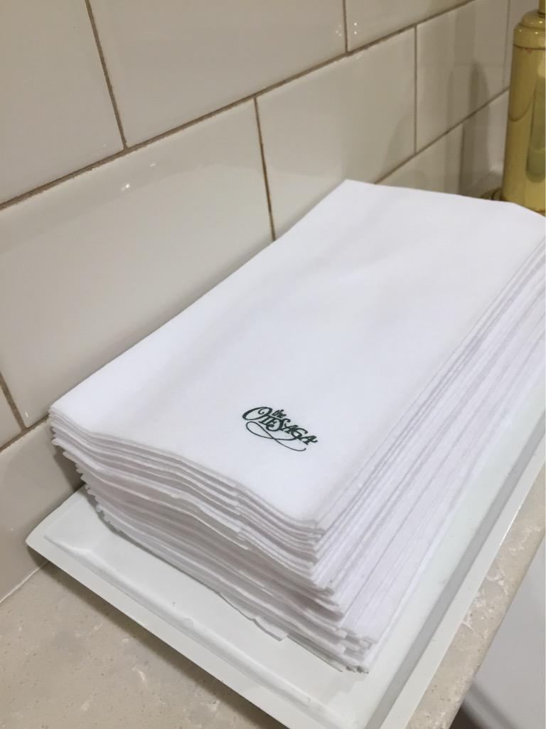 mother_hutch's tweet photo. Thinking about @chloboayo #fancybathroom http://t.co/3JQNmEA7wc