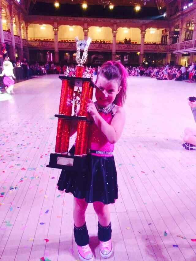 CL33DS_6's tweet photo. #WDM15 and 3rd place goes to Madison Leeds so proud xxxx http://t.co/H7IsDvZpR2