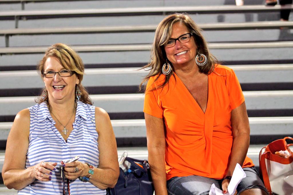 LisaPierce__'s tweet photo. #OSKEE15 ladies!! 
#scrimmage   @IlliniFootball 
🔶🏈🔷 #SeptYet ????? http://t.co/OOi0caxH5w