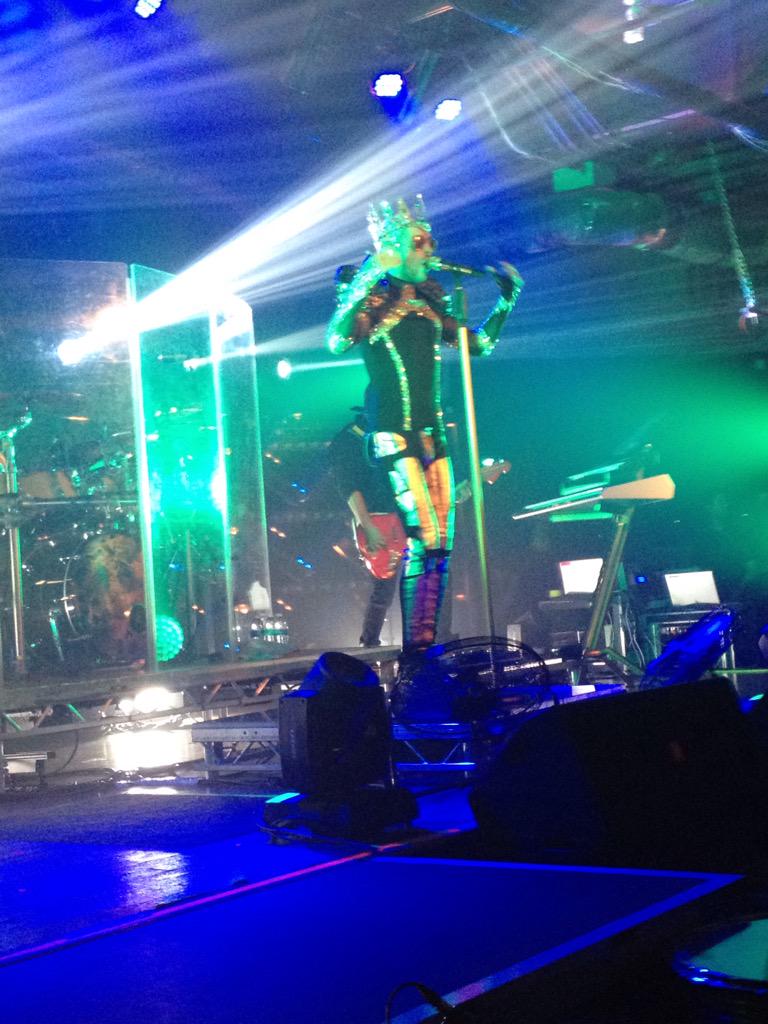 THAlienProbs's tweet image. when you're front row😏😏😏 #FeelItAllWorldTour