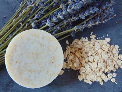 SoaqUK's tweet photo. We've been making our handmade Lavender and Oatmeal Soap today. @HandmadeHour #handmadehour We'll sleep well tonight! http://t.co/JsccC0vM17