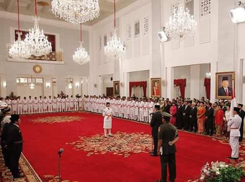 Della Elvira Herlika saat memimpin upacara pengukuhan 68 paskibraka nasional 2015 &amp; calon baki detik-detik proklamasi