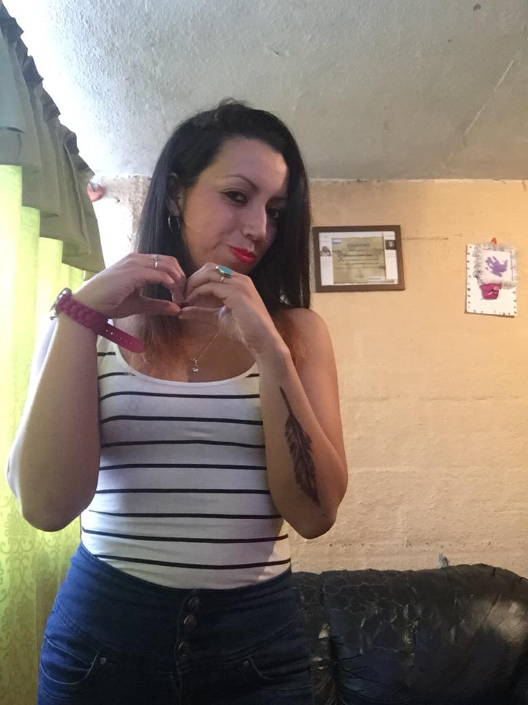 priscillaudax's tweet photo. Te quiero con el corazón ❤️❤️💕💕 http://t.co/5djMLVw0yt