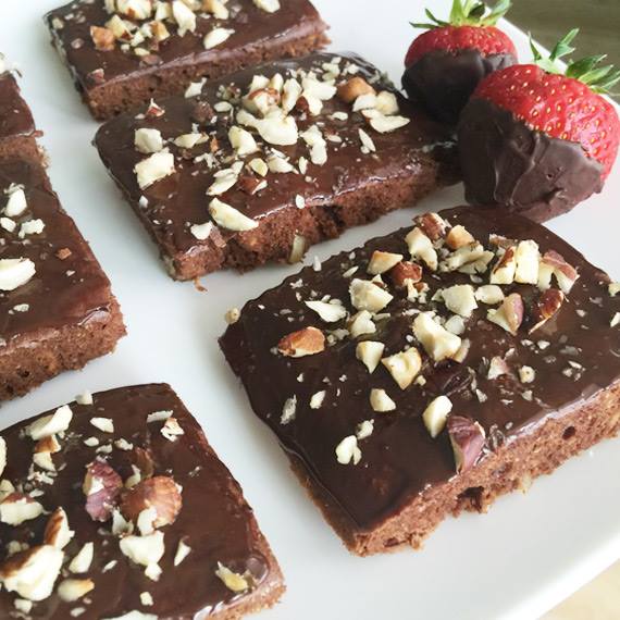 MuscleFoodUK's tweet photo. Who loves CHOCOLATE BROWNIES?? Retweet this tweet &amp; we'll share the secret recipe for these Guilt-Free beauties!! http://t.co/y8TDmYgE9L