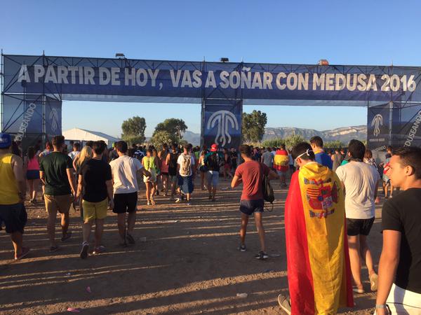 MedusaFestival's tweet photo. Ya lo decía el cartel a la salida del festival !! Nos vemos en 2016 !! http://t.co/8SkYAP0l9J