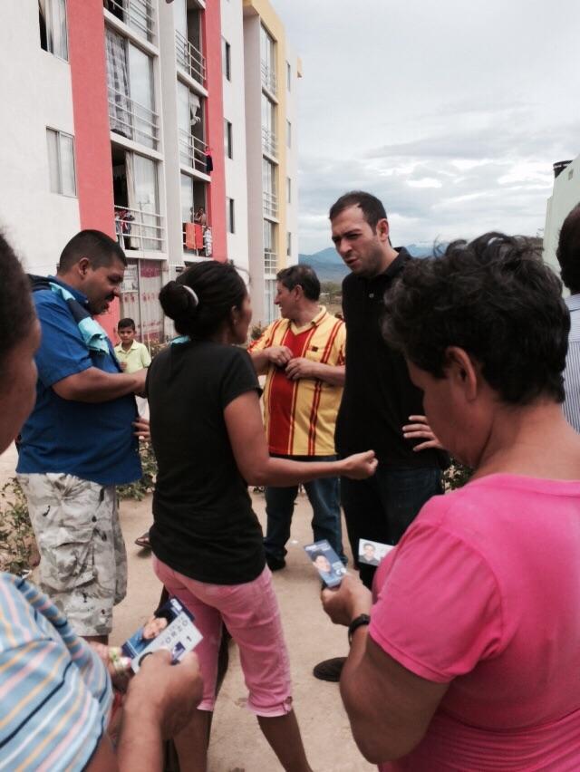 ConcejalCorzo's tweet photo. 16/08/15 con la Comunidad del Barrio Los Estoraques y sus hijos, porque los niños son el futuro de nuestra Ciudad C1 http://t.co/pM4XdzdCkP