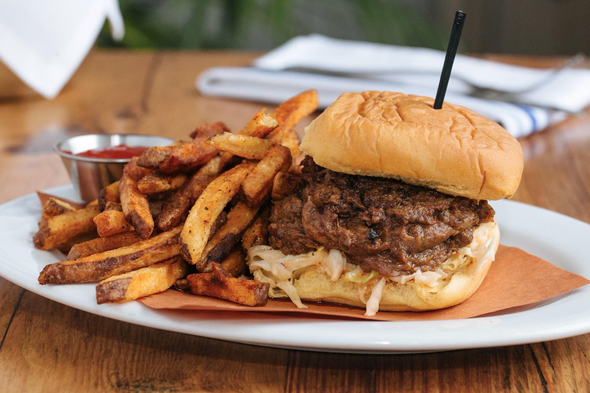 GaslightPhilly's tweet image. Nothing Says #Eagles Preseason like #pulledlamb! Stop in for #dinner and catch the game!!