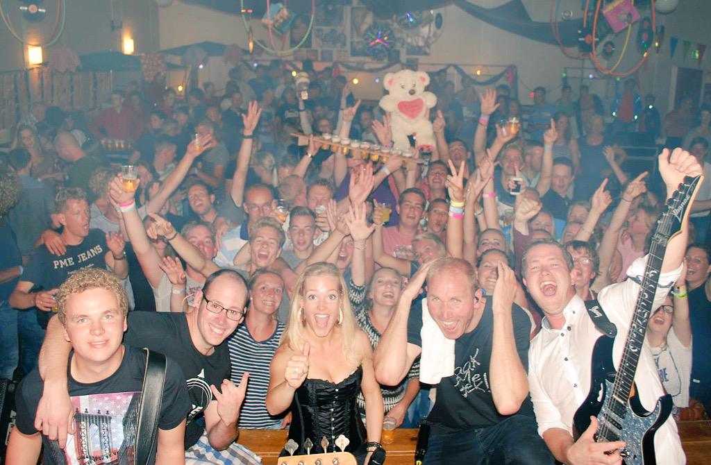 We zijn weer bijgekomen van weer een verschrikkelijk mooi feest in #Mantgum volgende week knappen in #Reard #zinin!🎉🍻
