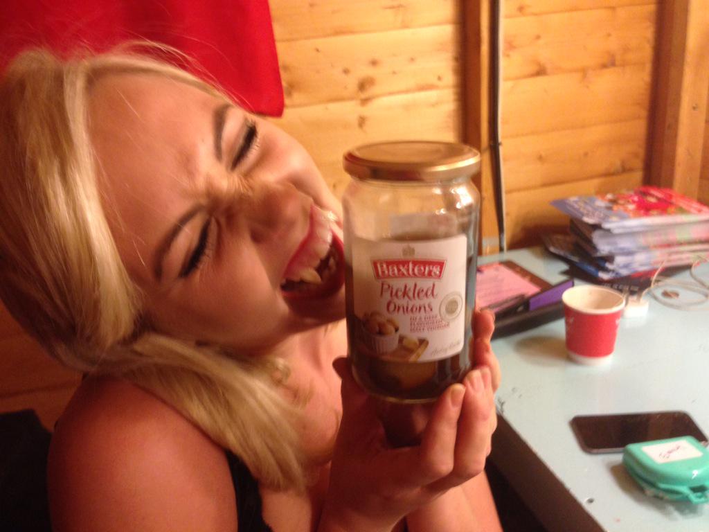 vampithecabaret's tweet image. Ishka and Ooshka's word of the day today is #pickledonions. Not our usual fare... @edfringe @AssemblyFest