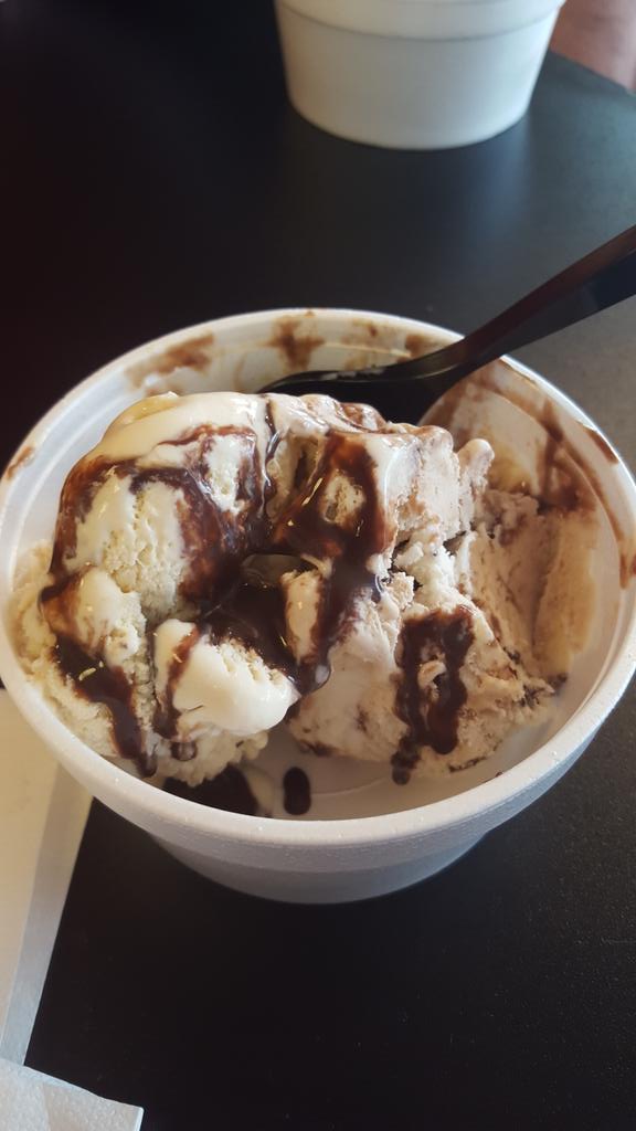 staceyd05's tweet image. Mmmm ice cream #notgoodforme #lactoseintolerant mmmmm