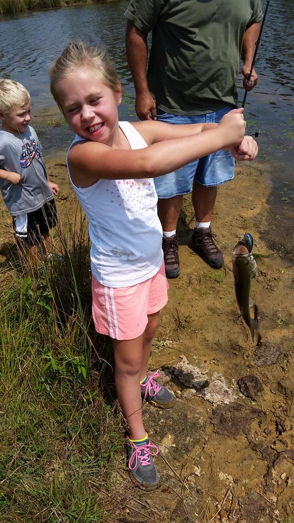 charvey0980's tweet photo. Fishing can always bring a smile to a kids face. @tangieh1182 @BASS_nation #takeakidfishing #FirstCatchSweeps http://t.co/dR5ZuoES31