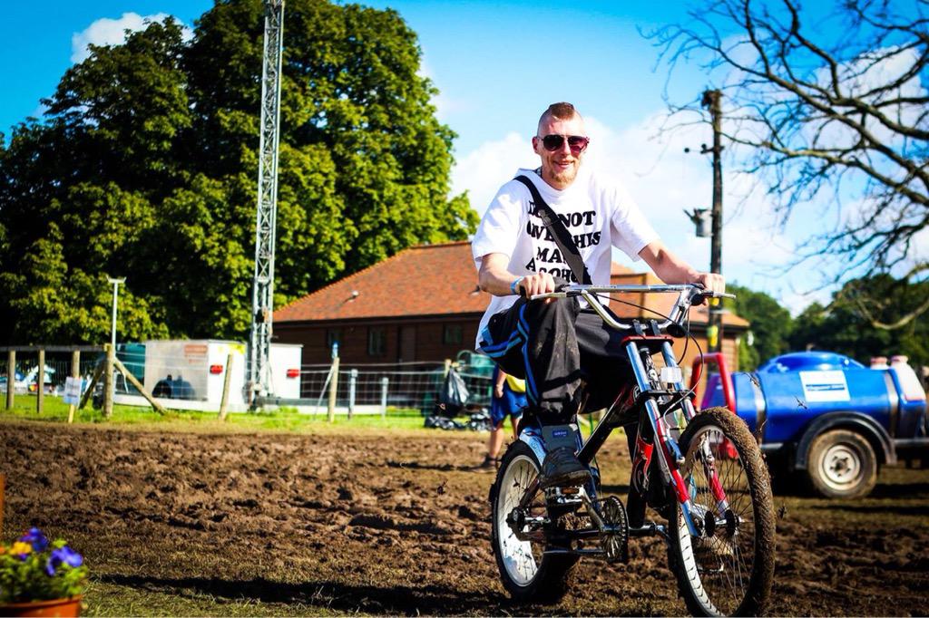 _Ongoing_'s tweet photo. @vwfestival #harewoodhouse #volkswagen #vwfestival http://t.co/vKUVVvvwwW