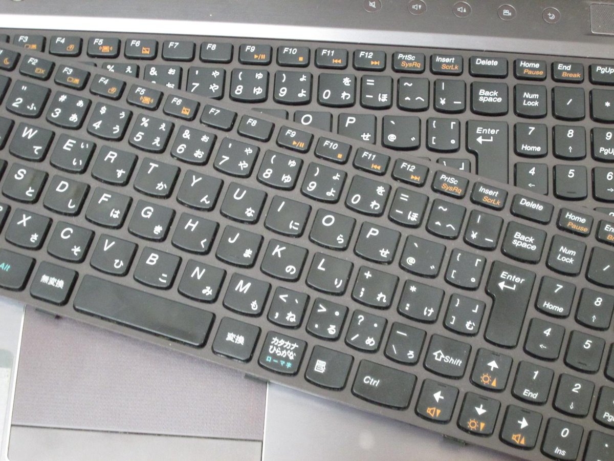 水をこぼしてまっても、いがいとお安く直る場合があります。キーボードの感触は機種ごと違いますので、お気に入りのノートPCは修理がオススメ♪せっかく新品を買っても、前の機種のほうが扱いやすかった...という事のないようにしたいですね。