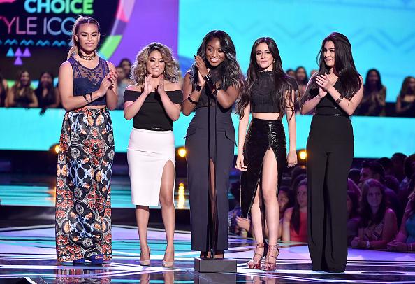 HQ - Fifth Harmony on stage presenting #CandiesStyleIcon (@candiesbrand) award at the #TeenChoiceAwards