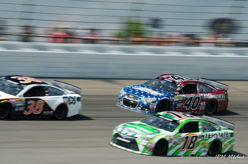 Hillman_Racing's tweet photo. The @landoncassill machine digging up top with @DavidGilliland and @KyleBusch  Photo by: @jpmmedia #SnapNation40 http://t.co/RRKMTICUfV