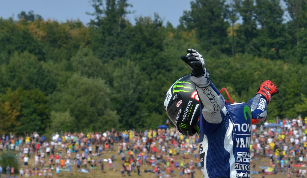 ElMundoDeportes's tweet photo. #MotoGP: Las cumbres de #Lorenzo http://t.co/41WpwCkwFe http://t.co/4aiEIoO7Dq