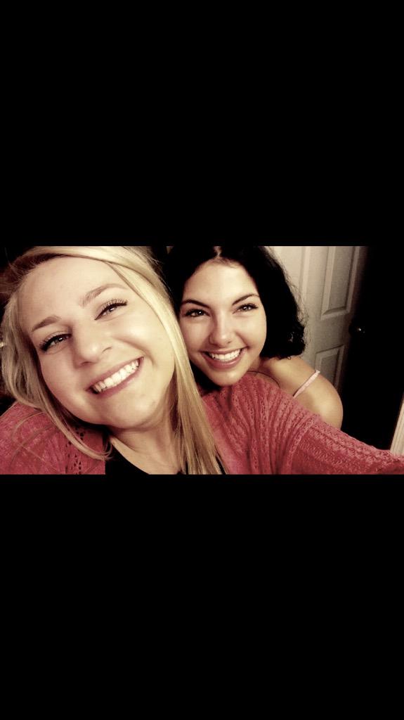 kaylinayotttee's tweet photo. Happy birthday to my friend @madiabiscoe, love you 😘😘 http://t.co/EHj8BCIXds