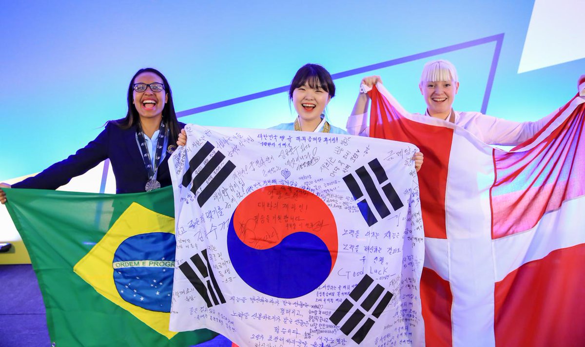 WorldSkills's tweet photo. Bakery
Gold: Jae Hee Yoo, Korea
Silver: Iracema Arruda Vilalva, Brazil
Bronze: Stephanie Carbel Svendgaard, Denmark http://t.co/DoaZzbJhpH