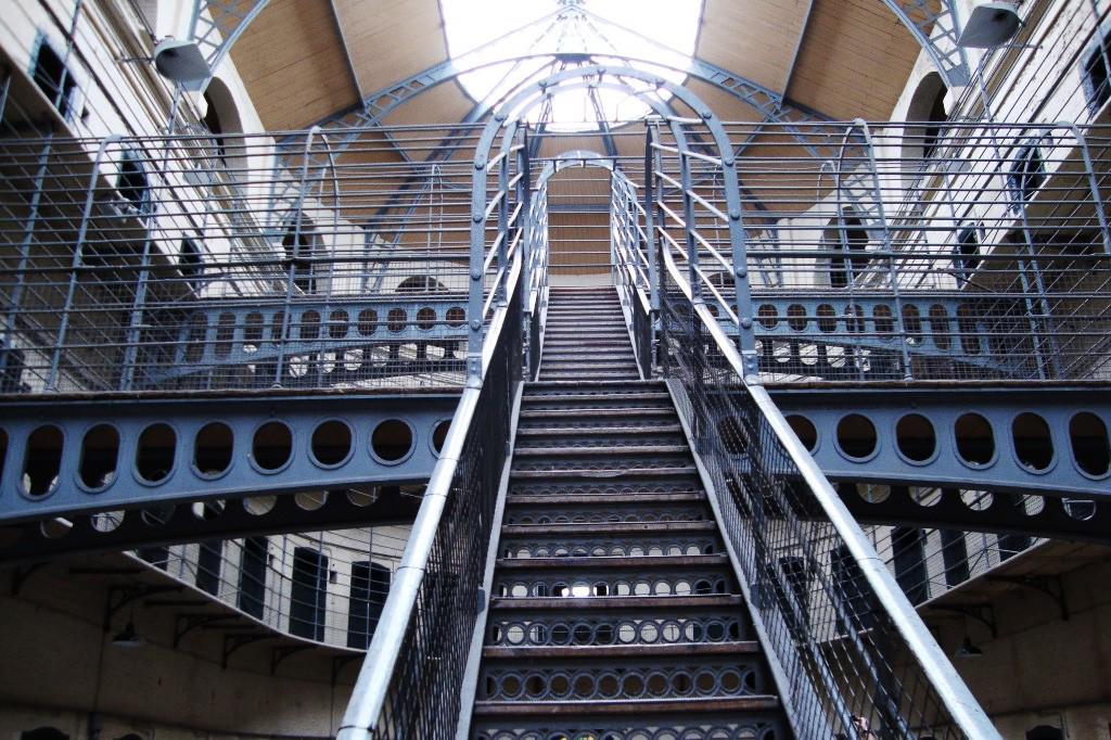 CCN_Updates's tweet image. #Ireland Refuses to Extradite Man to US Because #PrisonSystem is Too Inhumane
goo.gl/1Ihf9s