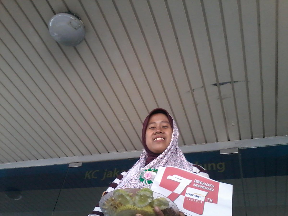 asih1905's tweet photo. @bankmandiri  KC Pulogadung bawa nasi kuning aja untuk #IndonesiaMandiri http://t.co/Lsv5qIdoiJ