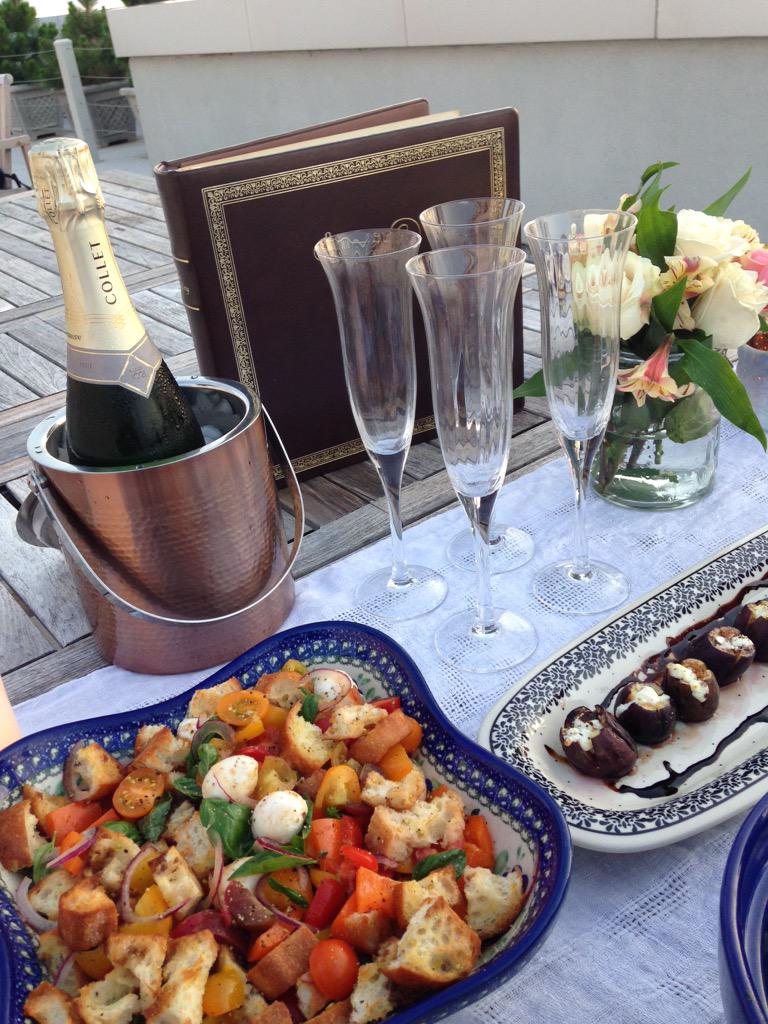 CindiArbonne's tweet photo. beautiful anniversary dinner on the rooftop @TrumpParc http://t.co/OhrtV0mG7N