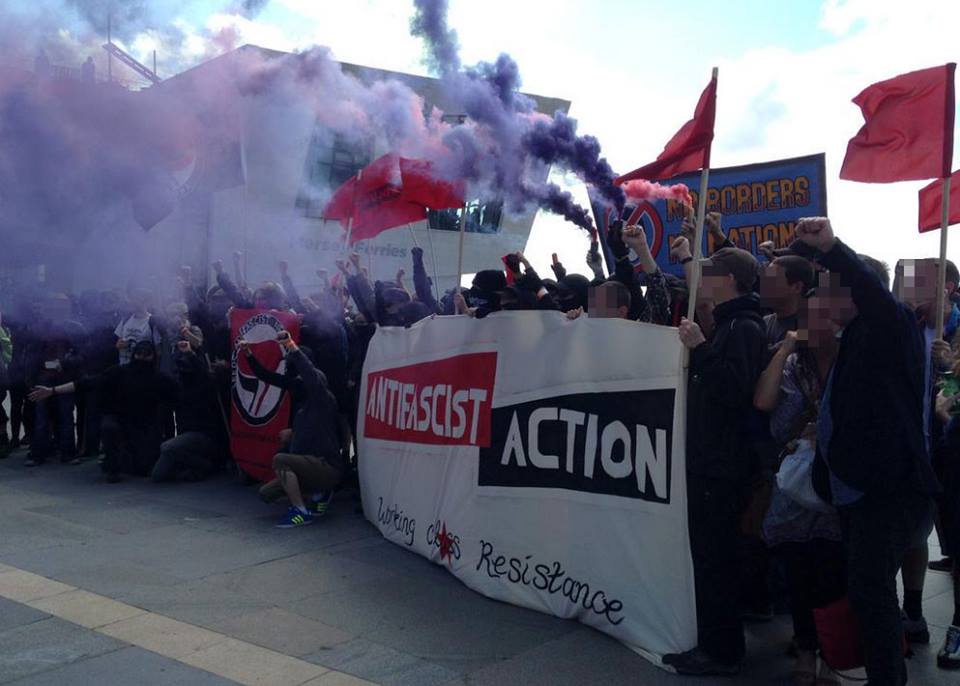 NoirMJ's tweet photo. #Liverpool: Nazis fail to march; confined to lost luggage depot instead http://t.co/t8qjOnDsfS #Antifa #StopWMM http://t.co/RCfFwPSzNC