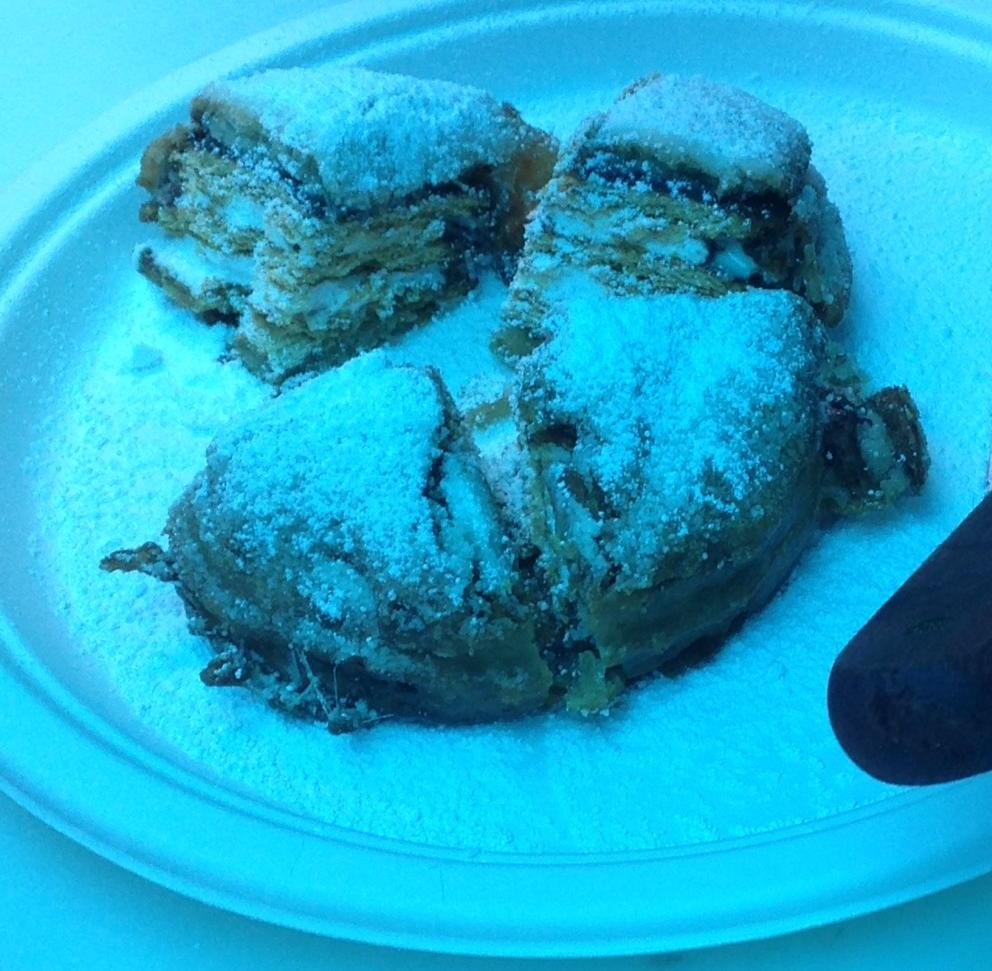 Um....this just happened...fried <a href="/MoonPie/">MoonPie</a> with azucar.
#gamechanger #dealwithit #bestdessert #worldrocked