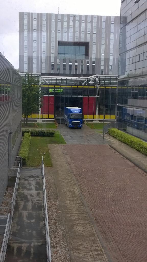 langenhovejv's tweet image. Zo, de voorraden worden aangevuld #intro040 .