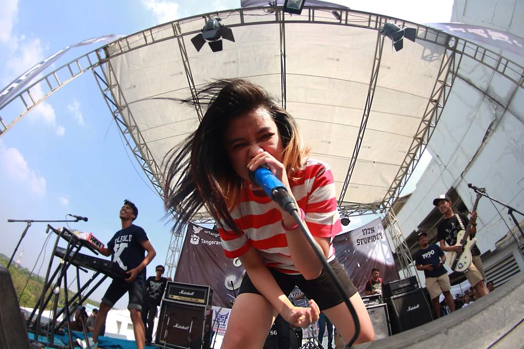 starlitpoppunk's tweet photo. @tiaraayu #tangfest2015 http://t.co/XSSq0cK7GM