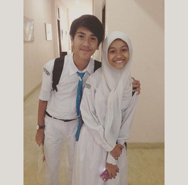 ProudSoniQINA's tweet photo. "@ProudComateGirl :
Ciee pak @Iqbaale jd petugas
upacara nih??? #17anBersamaCJR
http://t.co/fHtQ2HspOS