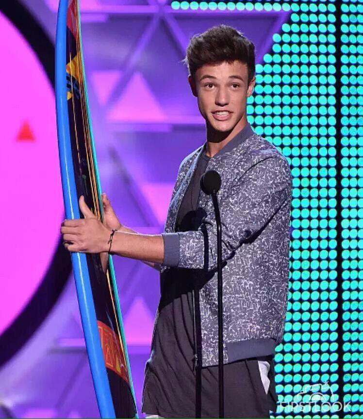 VinersMNL's tweet photo. Congratulations @camerondallas for winning #ChoiceViner & #ChoiceWebStarMale!! โจ #BringVinersToManila http://t.co/q4zxGAuecS