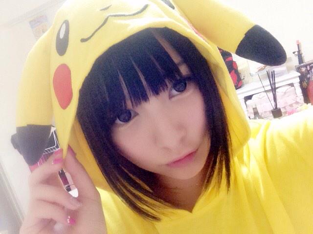 ピカチュウの部屋着を着る21歳の図 http://t.co/3s65YLwMff
