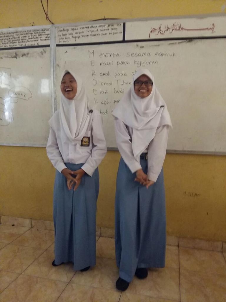 Selamat kepada Hanifa Aulia dan Tenny Baitunnisa yang telah menjadi ketua dan wakil ketua Teater Langit 15/16!