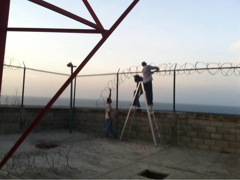 movicon's tweet photo. Ofrecemos servicios de colocación de cercados #alfajol con los mejores acabados #remodelaciones #obracivil http://t.co/cfZxTKZfvr